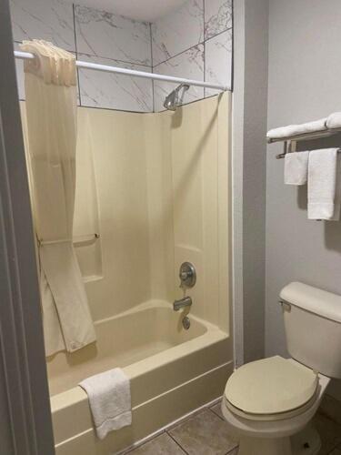 Speedway Inn & Suites Грифин Екстериор снимка